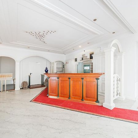 Self-Check-In Hotel Adlon Вена Экстерьер фото
