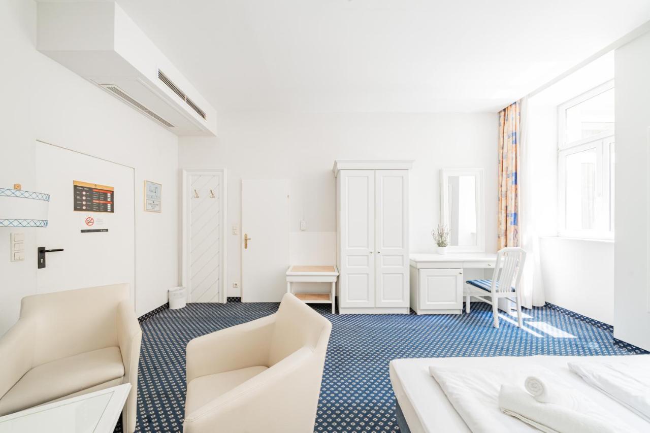 Self-Check-In Hotel Adlon Вена Экстерьер фото