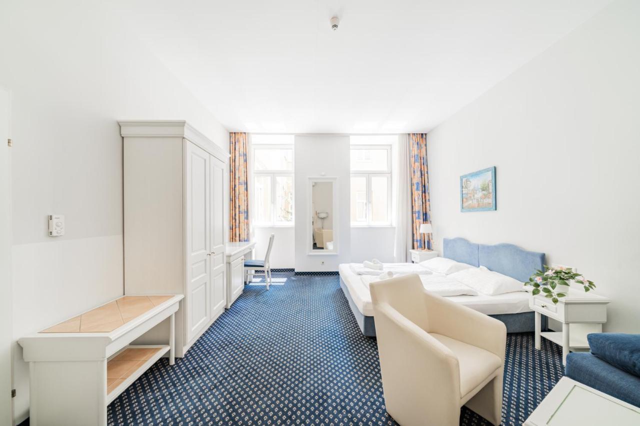 Self-Check-In Hotel Adlon Вена Экстерьер фото