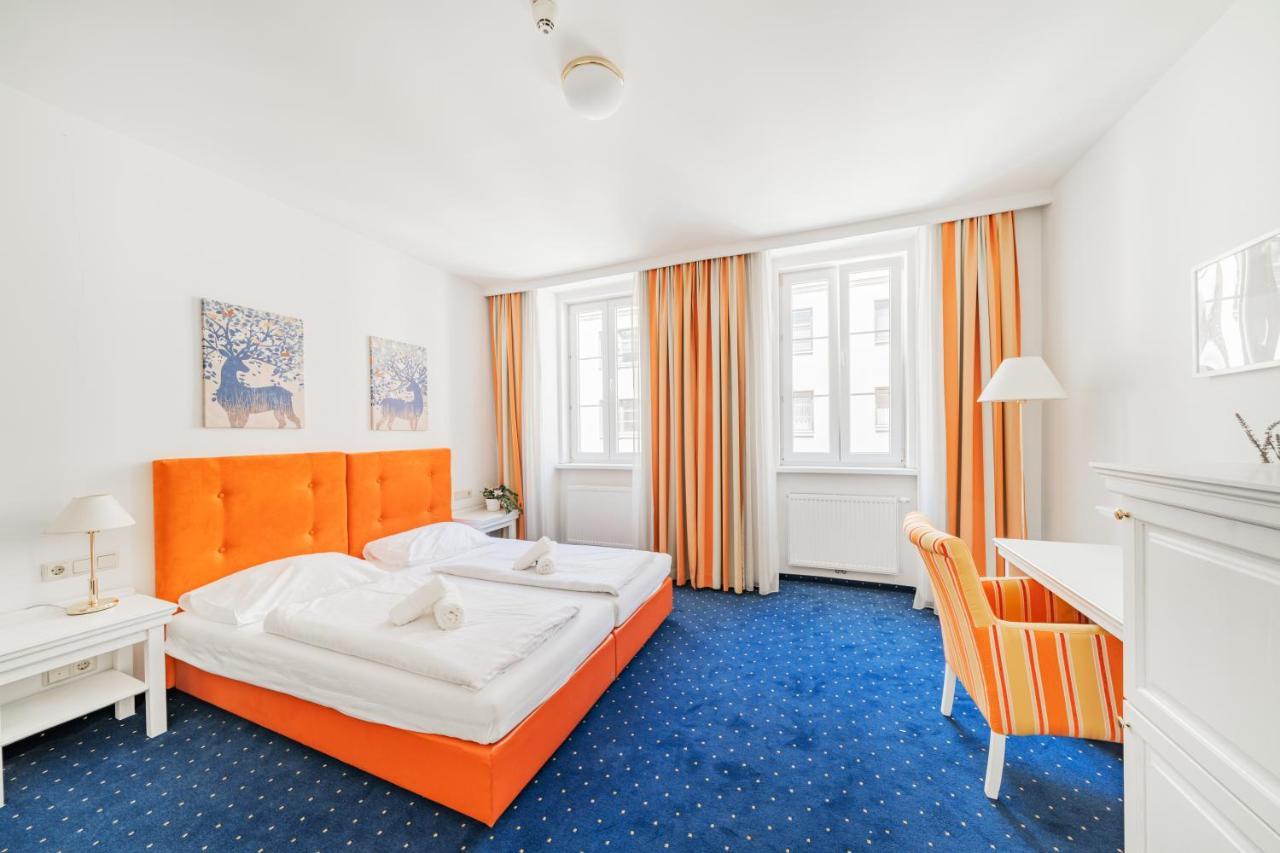 Self-Check-In Hotel Adlon Вена Экстерьер фото