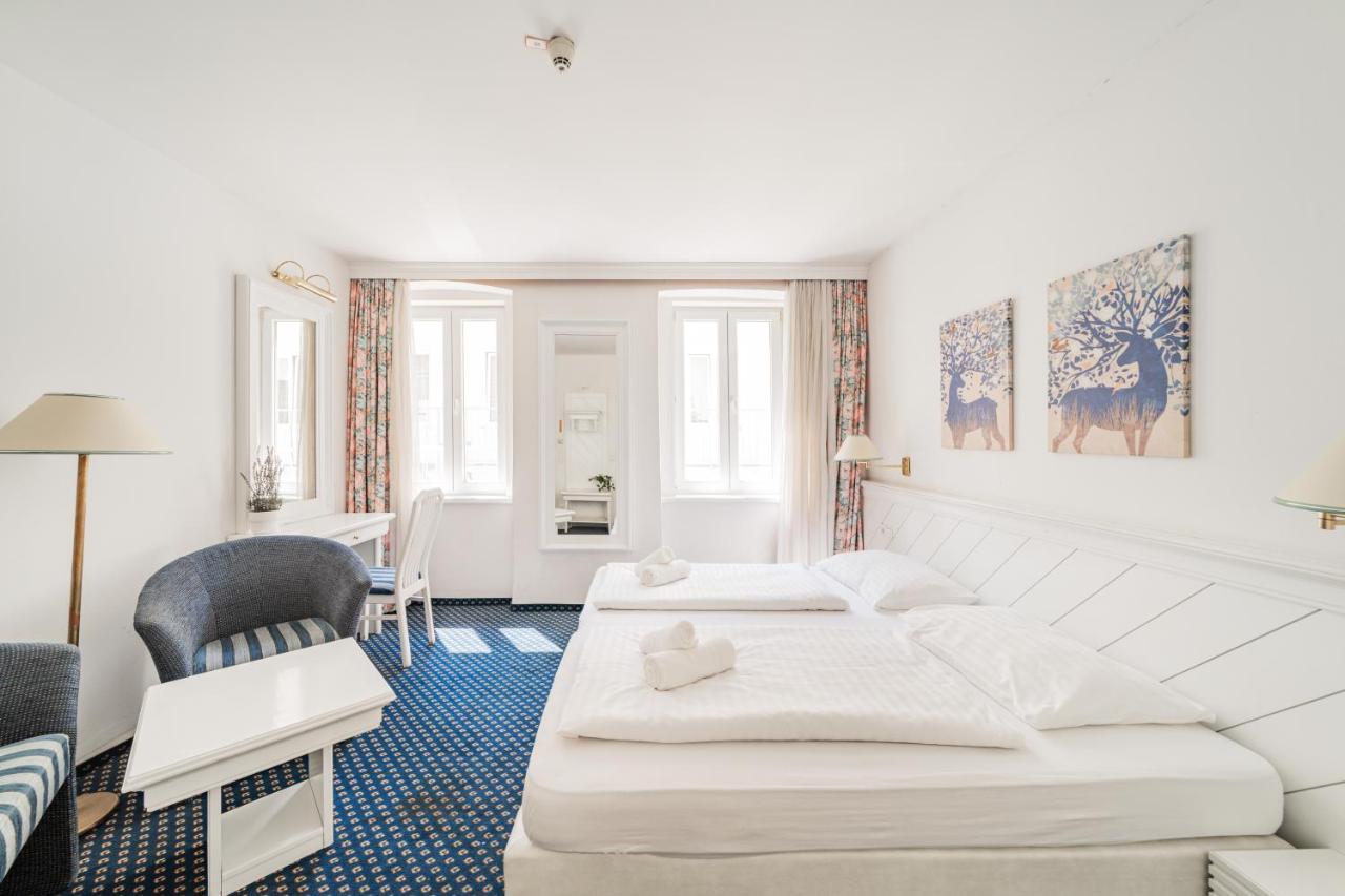 Self-Check-In Hotel Adlon Вена Экстерьер фото