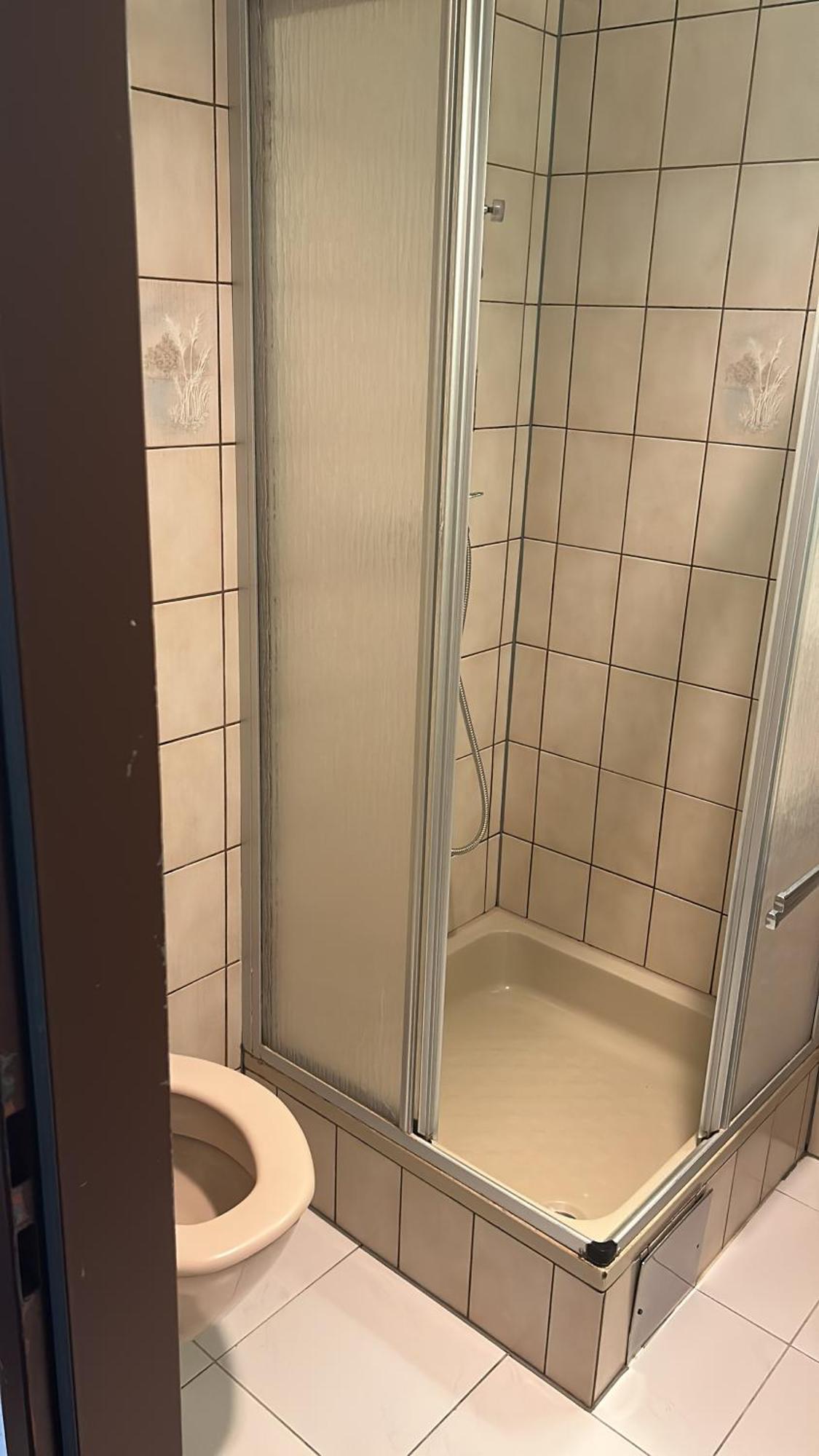 Self-Check-In Hotel Adlon Вена Экстерьер фото